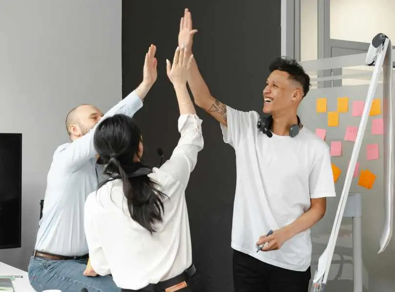 The Best Employee Incentives to Implement Before 2024 Ends