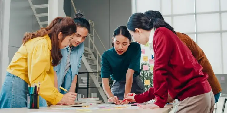 55 Condolence Messages for a Coworker: How to Write One