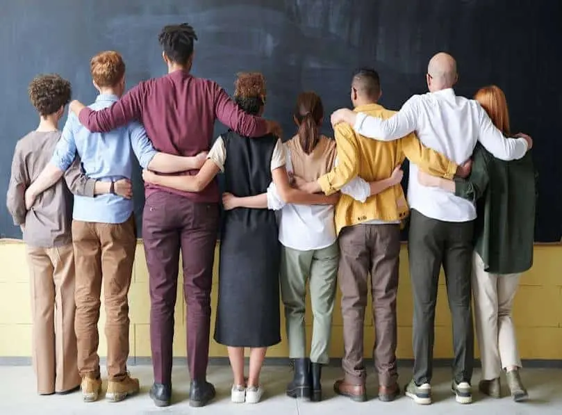 Thrive in a Multicultural Workplace: Tips & Benefits
