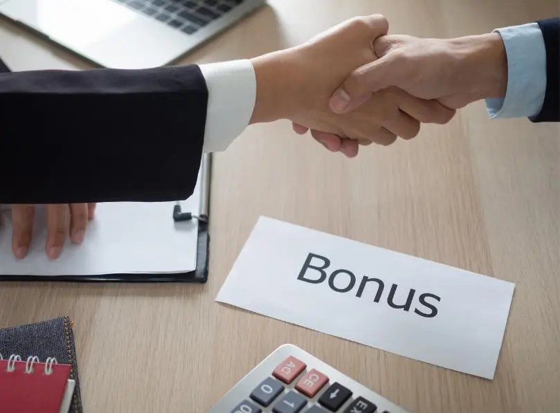 On-Target Earnings: Understanding the 50/50 Sales Compensation Model