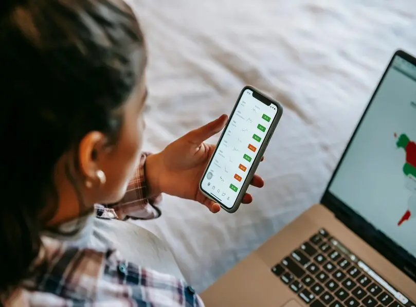 Master Pay Decisions: Balance Performance & Market Data