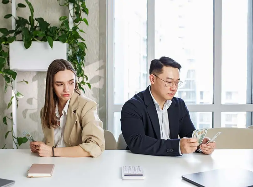 How to Eliminate Gender Pay Gaps with Compensation Software
