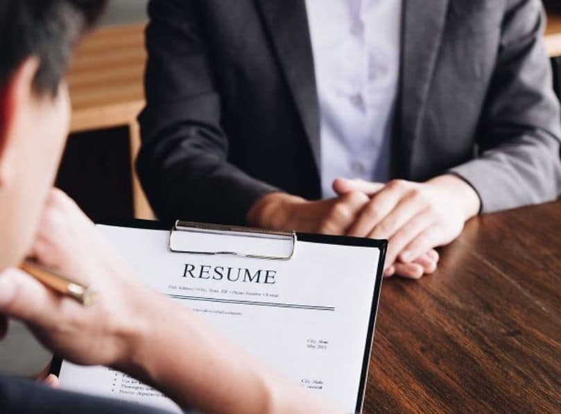 23082948GC-Maximizing Your Resume with Different Skills: A Guide to Impress Employers-Hero